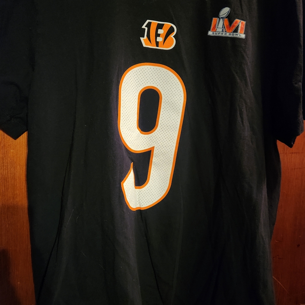 Joe Burrow Nike Brand Black and Orange Sports T-shirt Mens Size Large